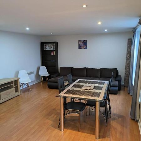 Modern 2 Bed Apartment With Stunning Seaside View EDI Exteriér fotografie