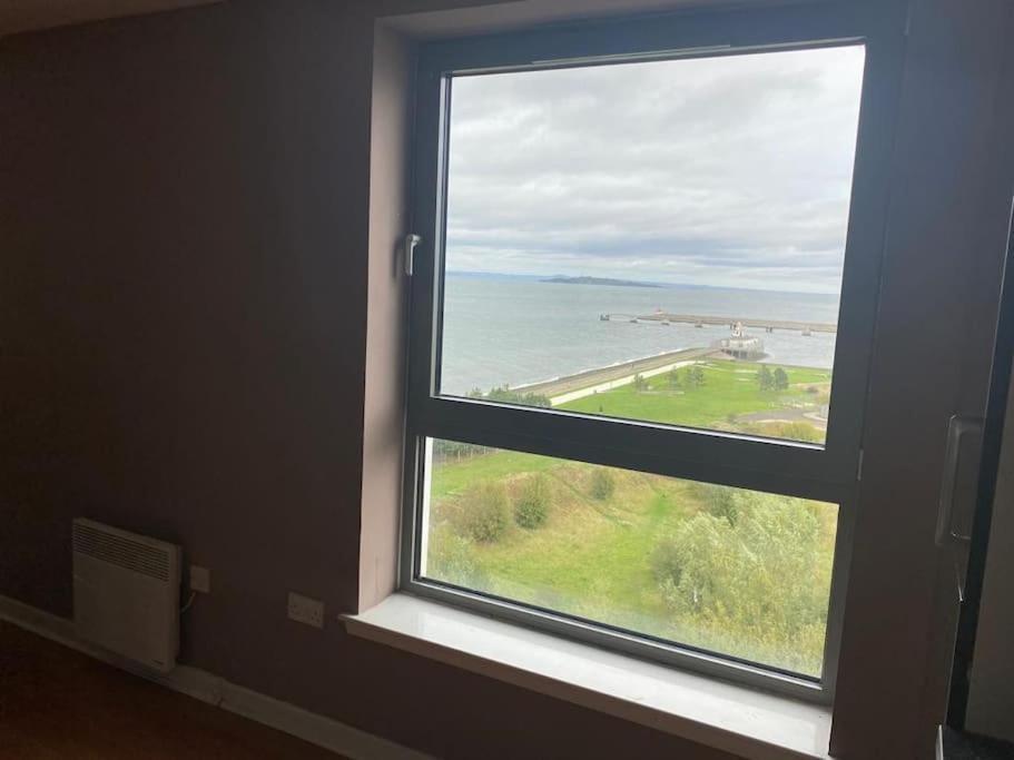 Modern 2 Bed Apartment With Stunning Seaside View EDI Exteriér fotografie