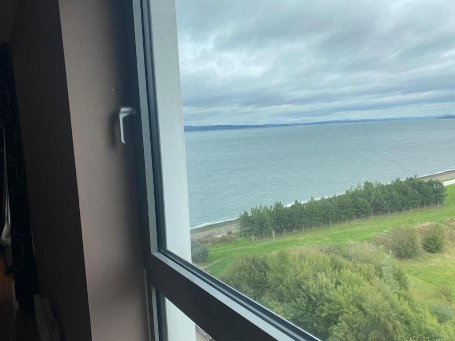 Modern 2 Bed Apartment With Stunning Seaside View EDI Exteriér fotografie