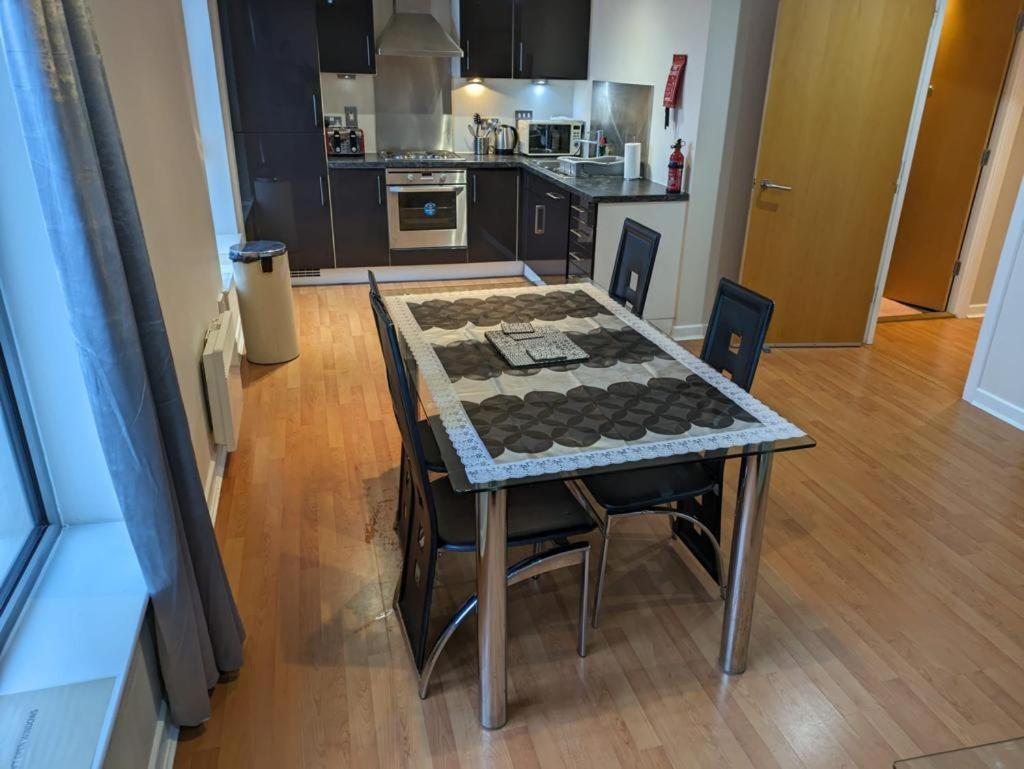 Modern 2 Bed Apartment With Stunning Seaside View EDI Exteriér fotografie