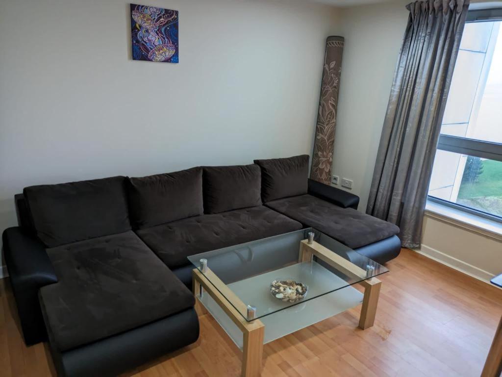 Modern 2 Bed Apartment With Stunning Seaside View EDI Exteriér fotografie