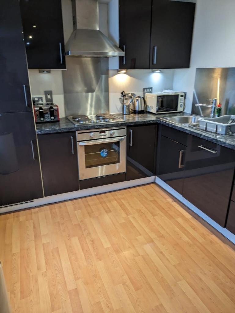 Modern 2 Bed Apartment With Stunning Seaside View EDI Exteriér fotografie